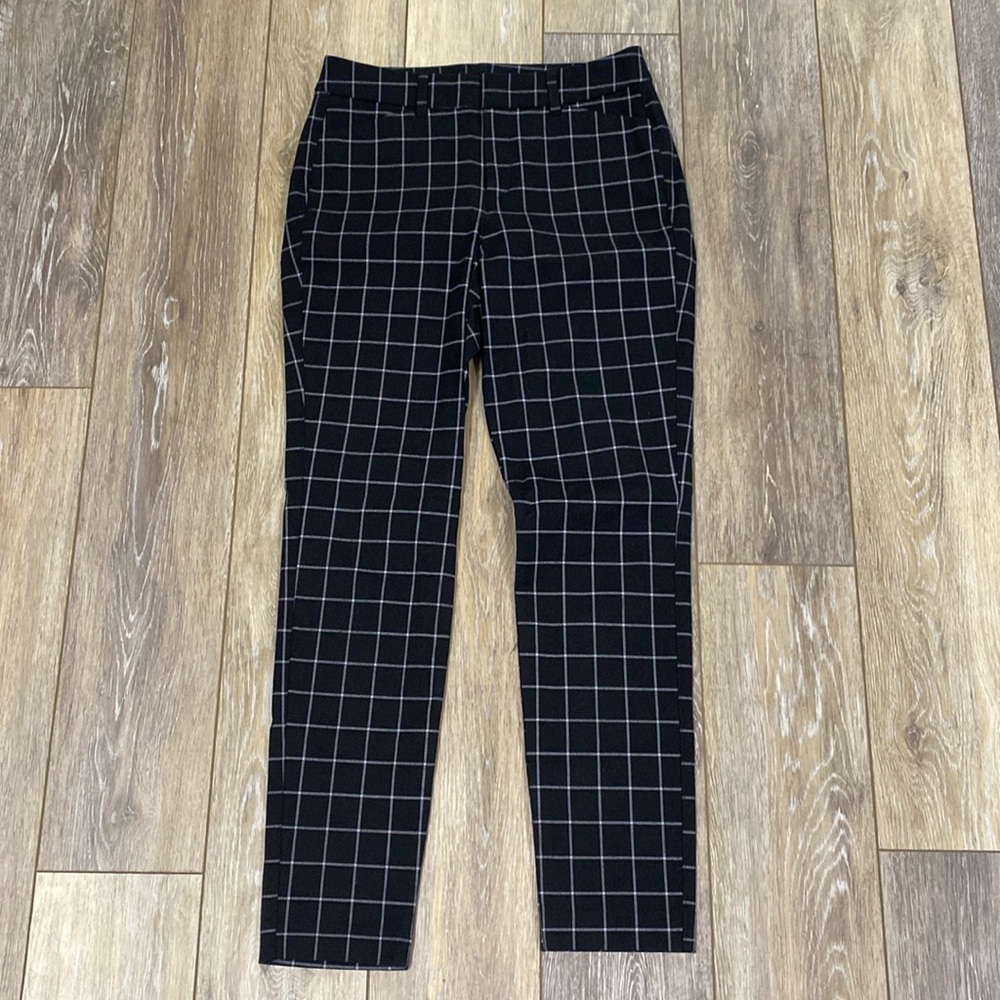 Old Navy Pixie high rise pants with secret slim pockets